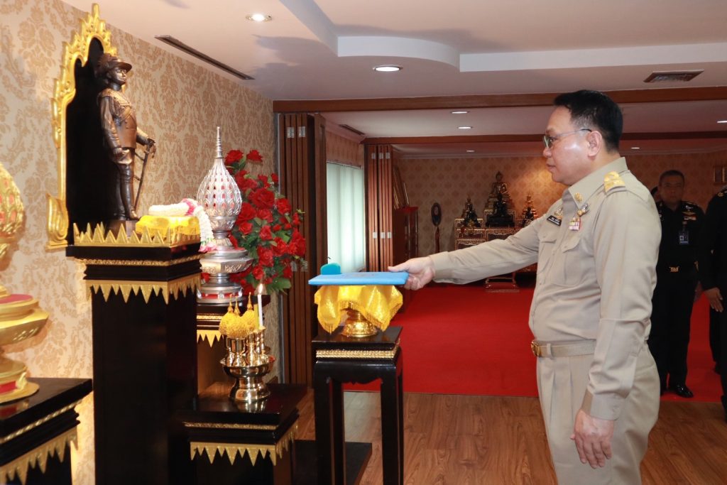 เลขาธิการ กพฐ. เข้ารับแหนบพระราชทานพระมหาวชิราวุธ เชิดชูเกียรติผู้ทำคุณประโยชน์ต่อราชการ