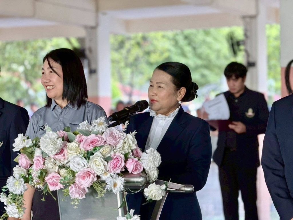 ผู้ช่วยเลขาธิการ กพฐ. “อรุณี” ลงพื้นที่ตรวจเยี่ยมสนามสอบ ม.1 โรงเรียนบดินทรเดชา (สิงห์ สิงหเสนี) 2 พร้อมกำชับนโยบาย “เด็กทุกคนต้องมีที่เรียน”