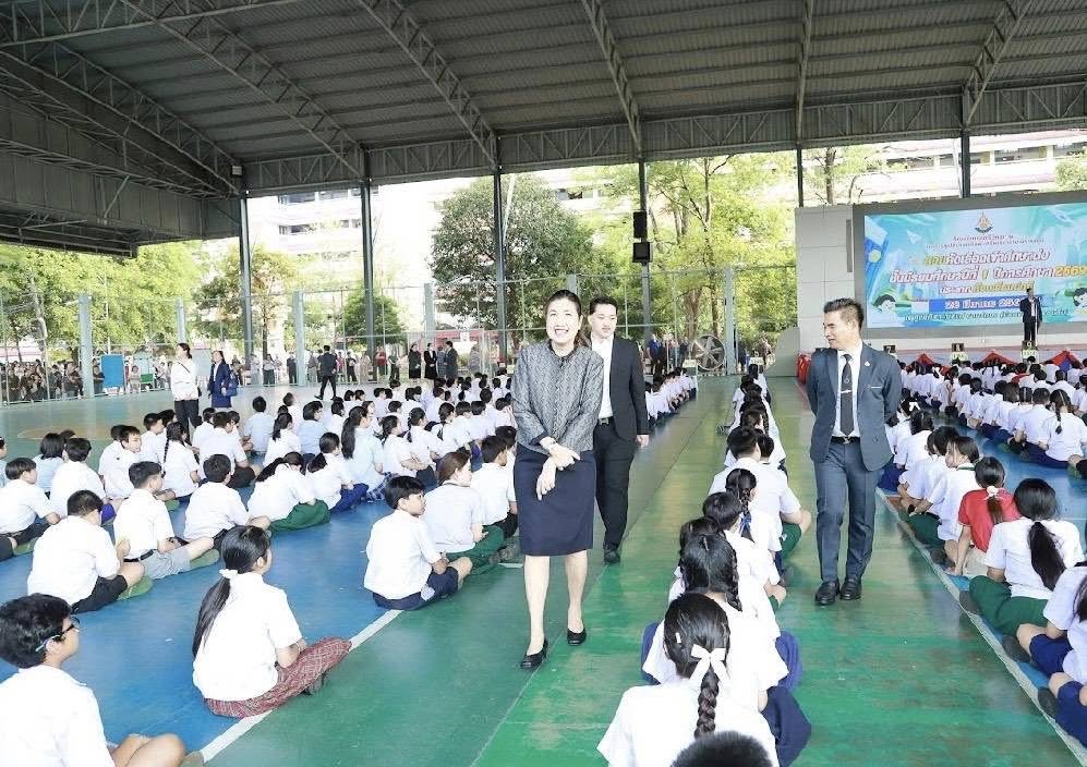 ผู้ช่วยเลขาธิการ กพฐ. "อาทิตยา" ลงพื้นที่ตรวจเยี่ยมสนามสอบ ม.1 โรงเรียนสตรีวิทยา 2 ย้ำโปร่งใส เป็นธรรม ตรวจสอบได้