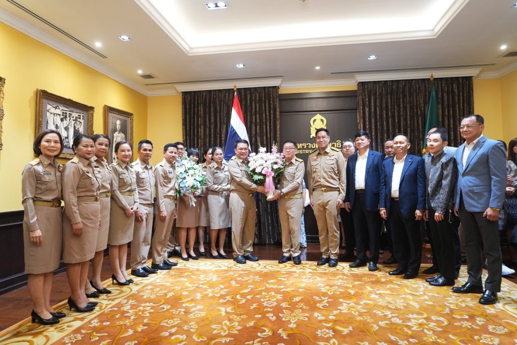 สพฐ. ร่วมต้อนรับ รมว.ศธ. - รมช.ศธ. เข้ารับตำแหน่งอย่างเป็นทางการ